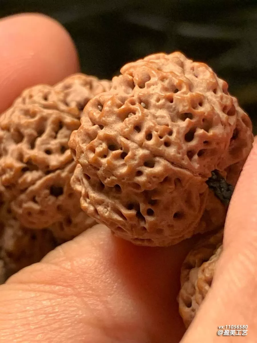 欣赏一串盘了三年的老金刚 包浆玉化了