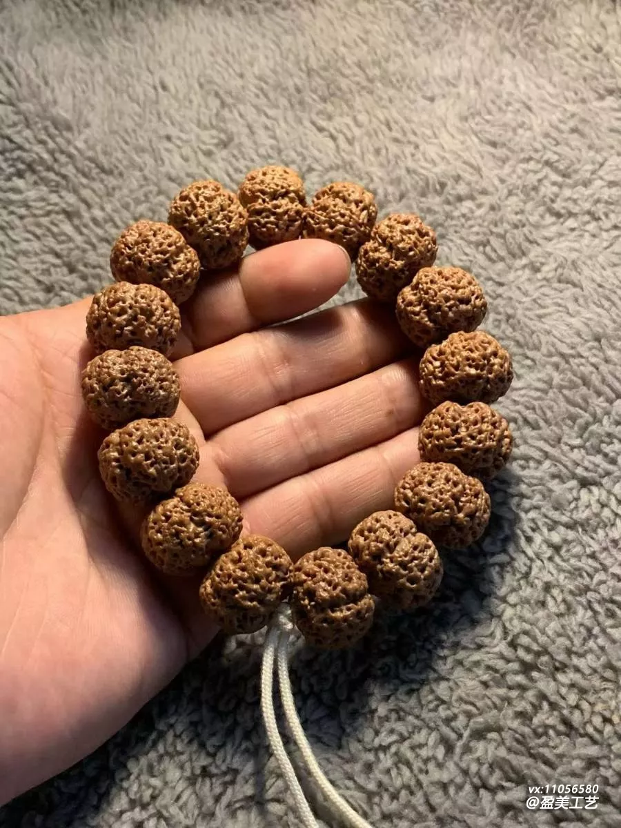 客户**要双龙纹 帮他挑了一串特别满意的